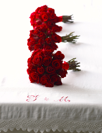 3 red flower bouquet